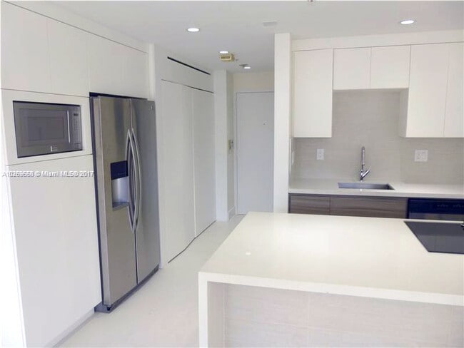 Photo - 520 Brickell Key Dr Unit #517