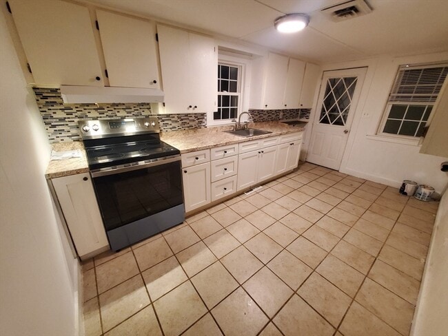 Photo - 23 Lantern Ln