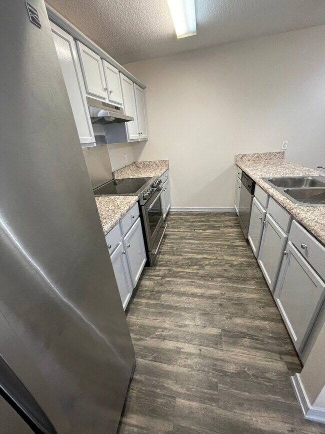 Photo - 2301 W Michigan Ave Townhome