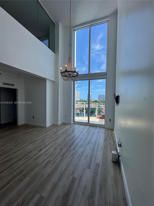 Building Photo - 3000 NE 188th St Unit 707