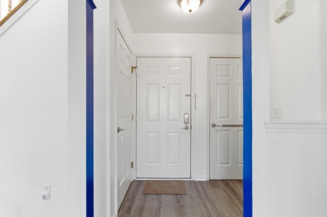 Photo - 3084 Village Cir