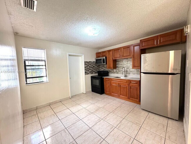 7715 NW 2nd Ct Unidad 0