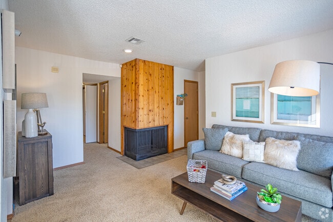 2BR, 2BA - 891SF - Living Room