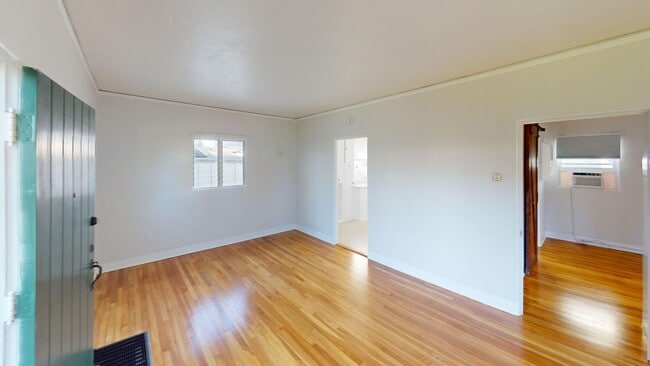 Photo - Unfurnished One Bedroom for Rent in Corona... Unidad 940 C Avenue