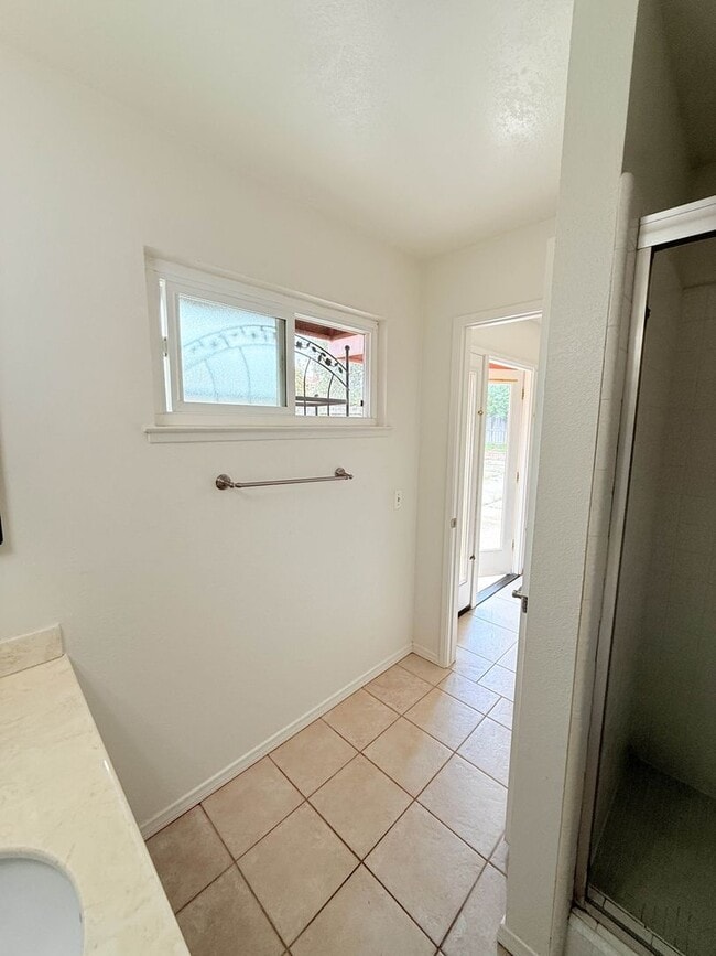 4625 Karnes Rd Unit B