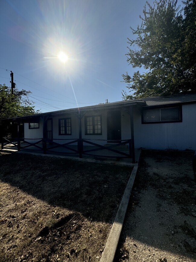 405 N Burleson St