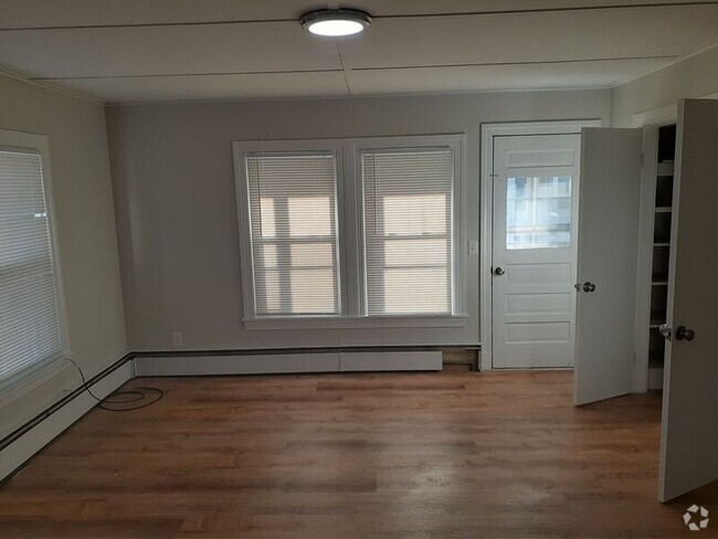 Building Photo - 110 Silver St Unit 3 Rental