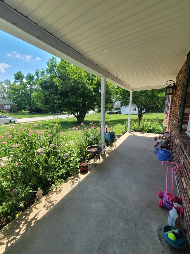 Photo - 2105 Hemlock Rd