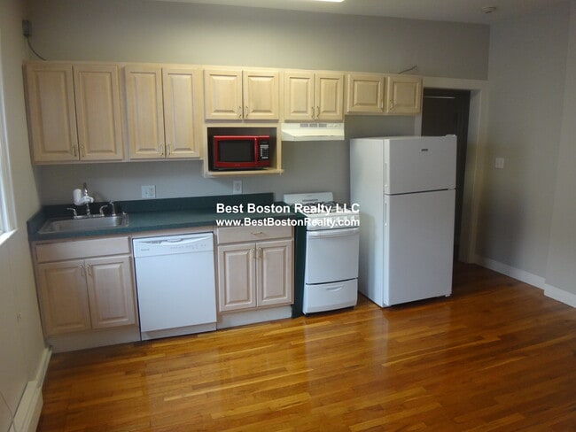 Building Photo - 20 John F. Kennedy St Unit 7