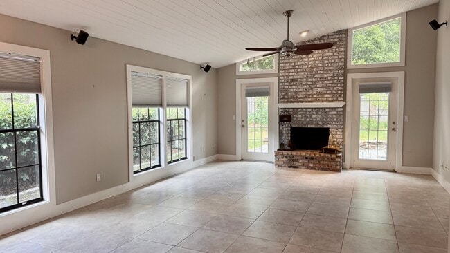 Photo - 241 Hummingbird Ln