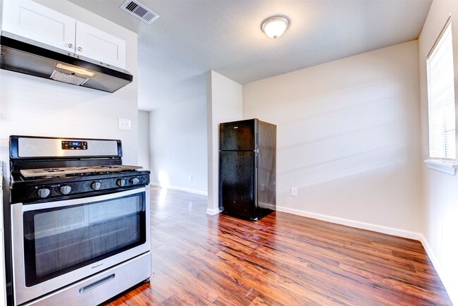 Building Photo - 5521 Cavalcade St Rental