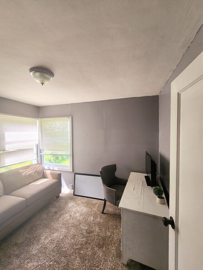 Photo - 121 Paul Ave