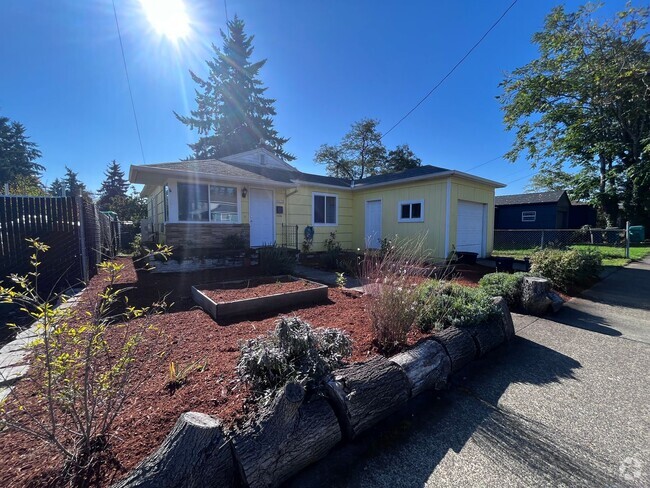 Building Photo - LENTS CHARMER! CUTE, CLEAN AND COZY!! DON'... Rental