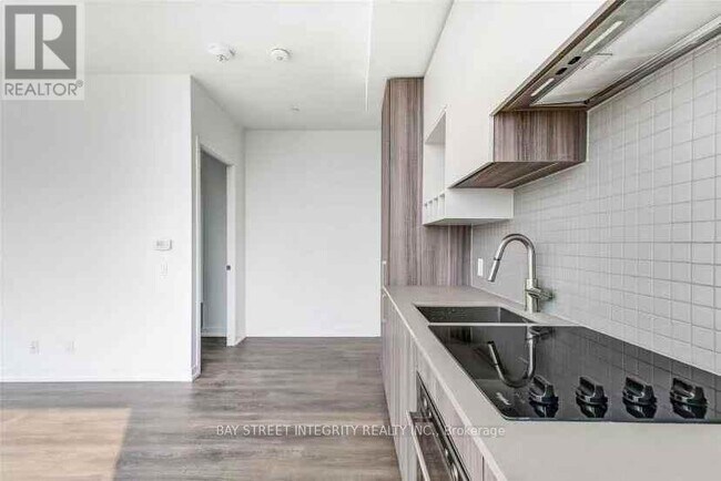 Photo - 898 Portage Pkwy Unité 805