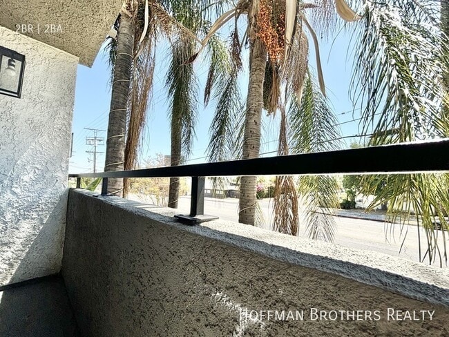 Photo - 11817 Victory Blvd Unidad 114