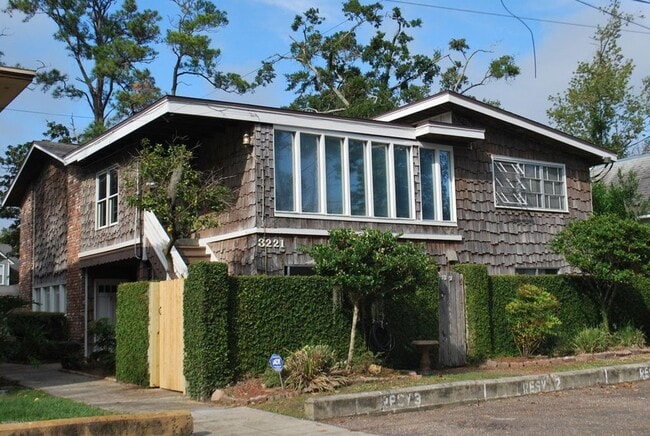 Building Photo - 3221 Herschel Street Unit 2
