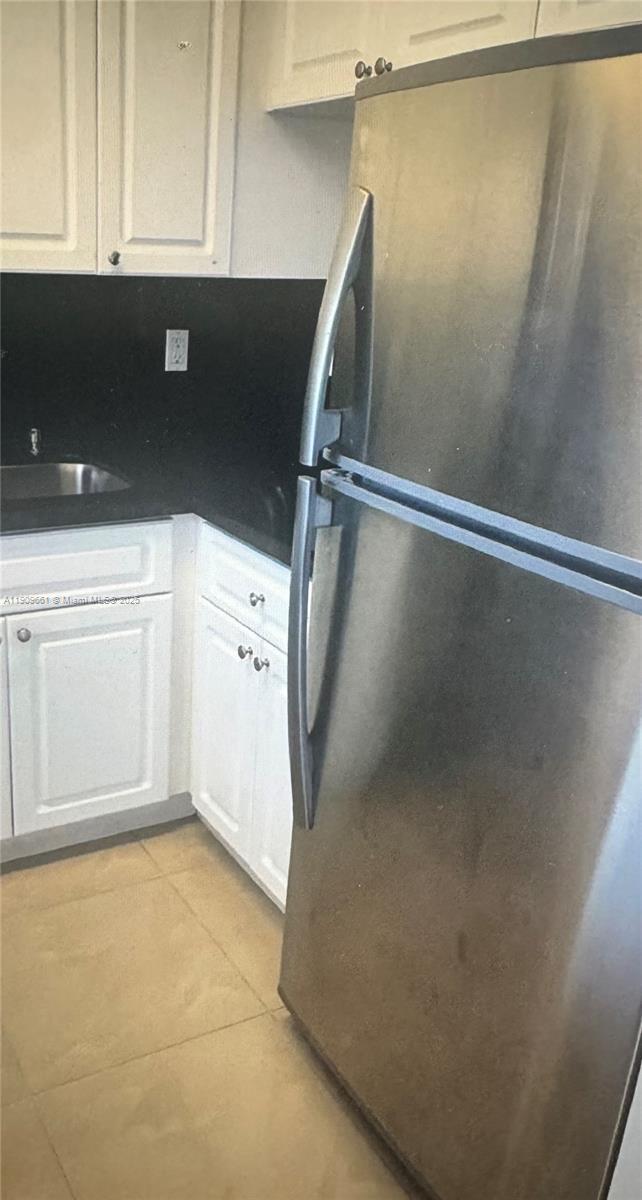 Building Photo - 1100 W 35th St Unit 27