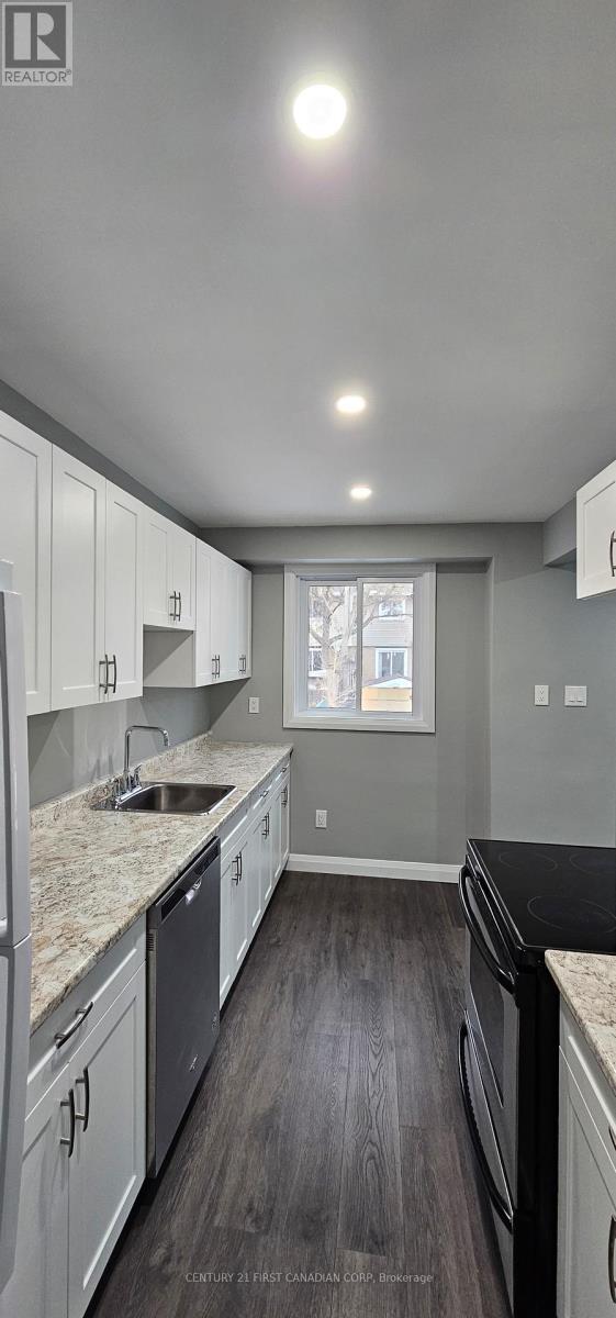 Photo - 1005 Lanark Pl