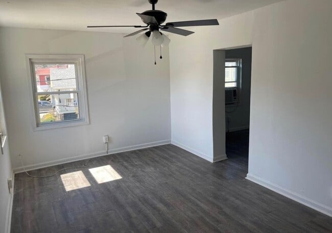 Building Photo - 15 Sawyer St Rental