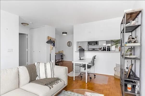 Building Photo - 2 S End Ave Rental
