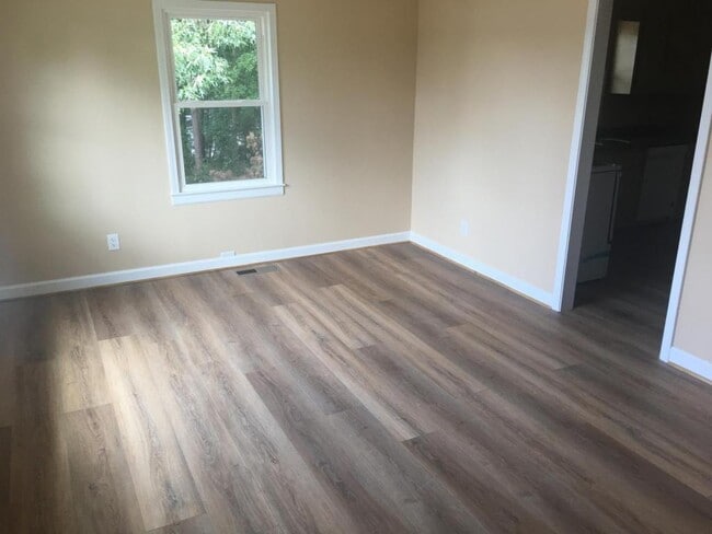 Photo - 146 W Main St