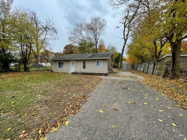Building Photo - Three Bedroom Home in Portage