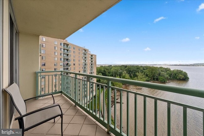 Building Photo - 501 Slaters Ln Unit 907 Rental