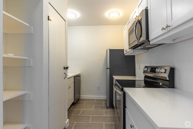 1BR, 1BA - 600SF - Unit 3 - Kitchen