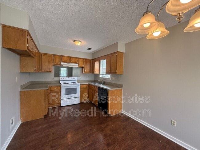 Photo - 6935 Hillindale Dr
