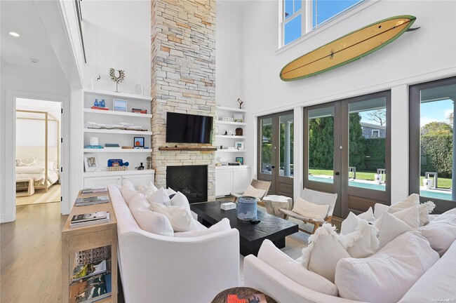 Photo - 52 Quogue St