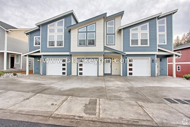 Building Photo - BRAND NEW! Unit 209-C: 3 Bed, 2.5 Bath Tow... Rental