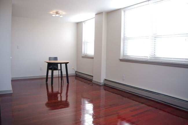 Building Photo - 1707 N Prospect Ave Unit 8C