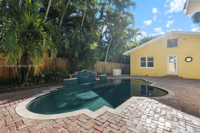 Photo - 2465 Inagua Ave