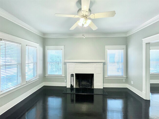 Building Photo - 831 Pizer St