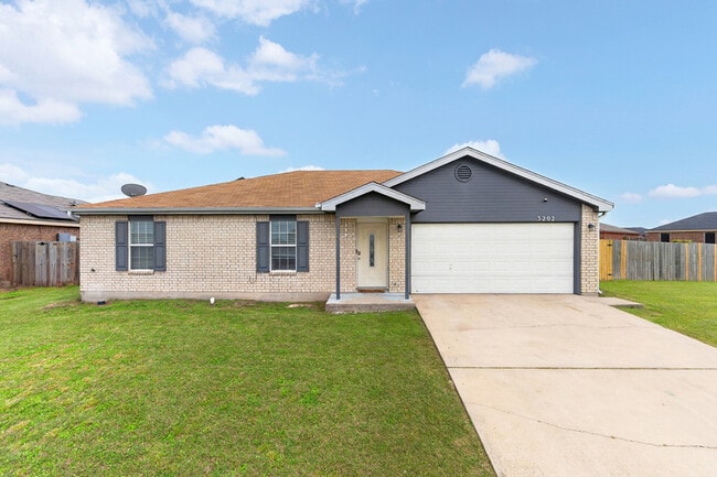 Building Photo - 3202 Tom Lockett Dr