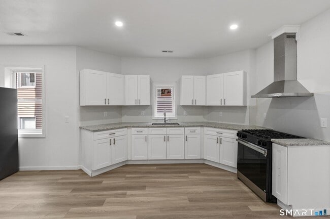 Photo - 16 Arch St Unit 1