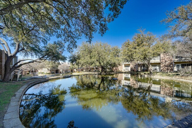 Photo - 2Bedroom Lakeshore view Condo-Carrollton Unit #411