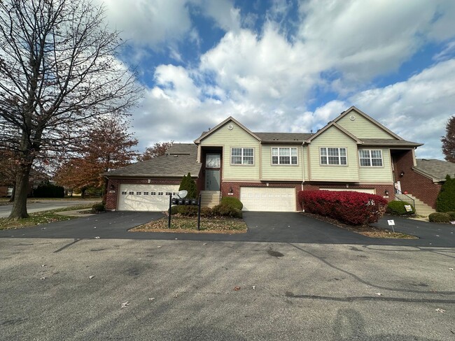 Building Photo - Spacious 2BR/2BA Townhome in Cobblestone F...