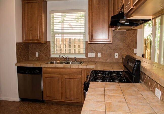 Photo - 1904 W 42nd St Unidad B