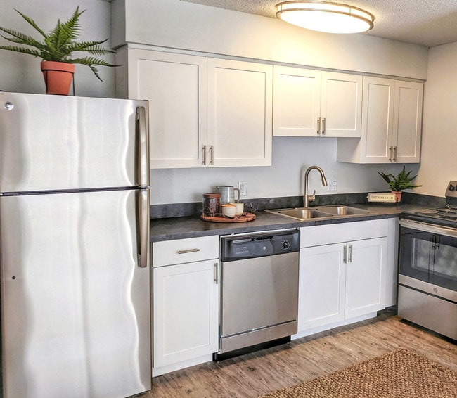 Somerset Apartments For Rent in Largo, FL