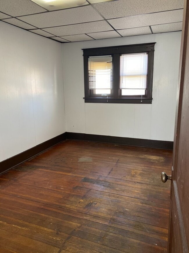 Photo - 208 1st St