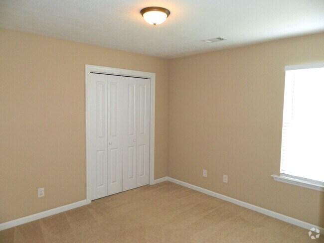 Building Photo - 498 Sebastian Dr Rental