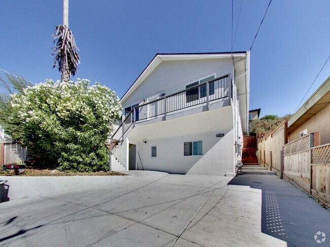 Building Photo - Three Bedroom One Bathroom Rental