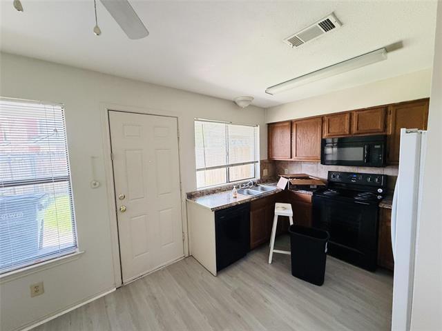 221 Meadow Ct