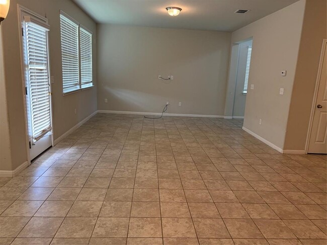 Photo - 372 Eagle Brook Ln