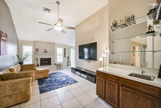 Photo - 15519 Montesa Dr