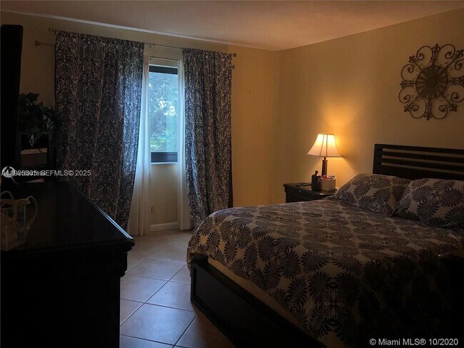 Photo - 9440 SW 8th St Unidad 402