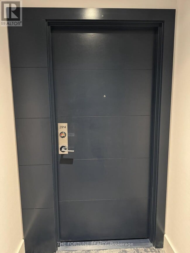 Photo - 75 James St S Unit 2914