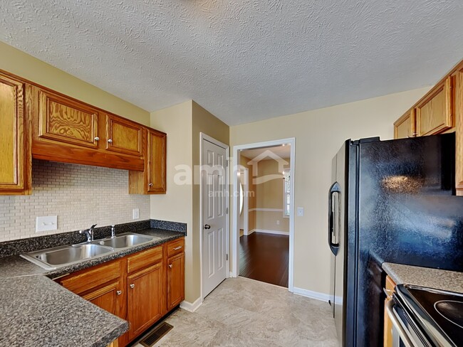 Photo - 115 Crenshaw Dr