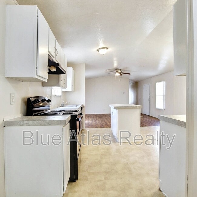 Building Photo - 825 Dawn Light Dr